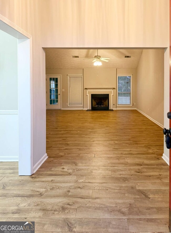 Building Photo - 5555 Grove Place Crossing SW