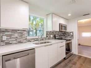 Building Photo - 2520 SW 22nd Terrace