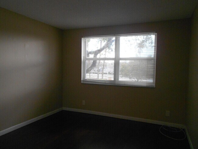 Building Photo - 8977 Wiles Rd
