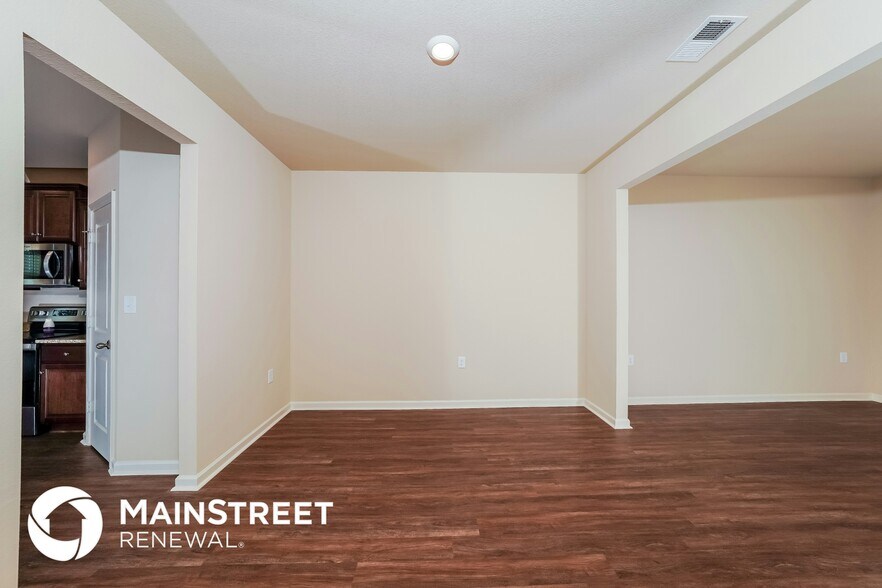 Building Photo - 595 Clover Cir