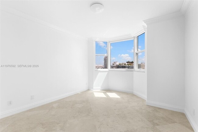 Building Photo - 300 South Pointe Dr