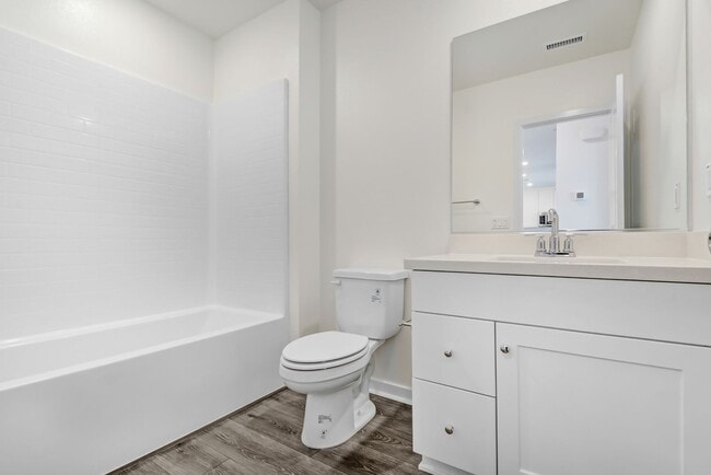 Building Photo - Coming Soon! Modern 2 Bed, 2 Bath Condo in Prime Ontario Location.