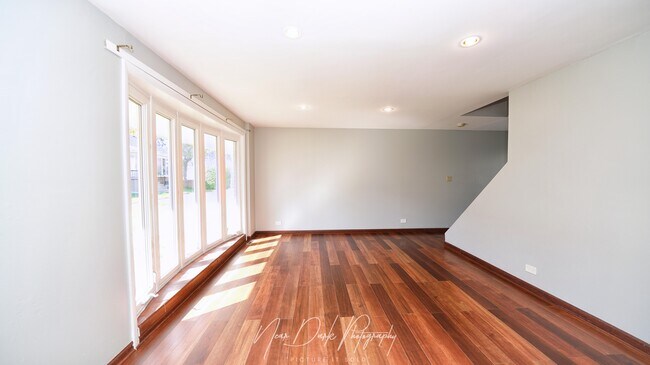 Building Photo - 7913 N Nordica Ave