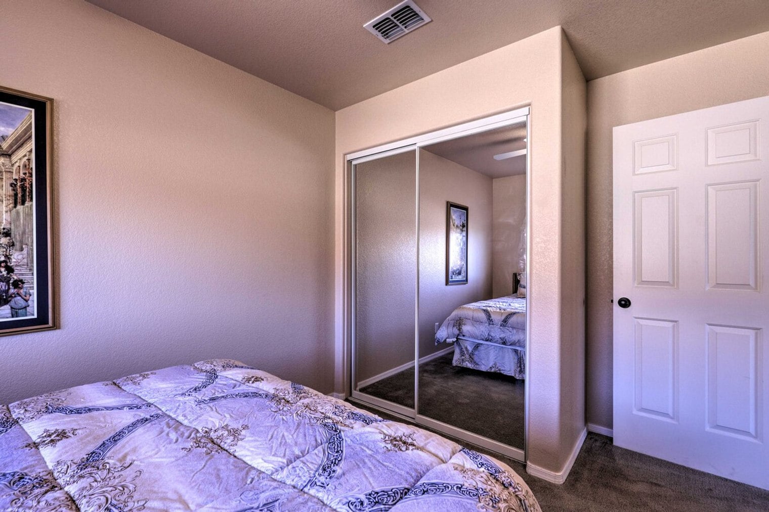 Building Photo - 2447 Rio Dr