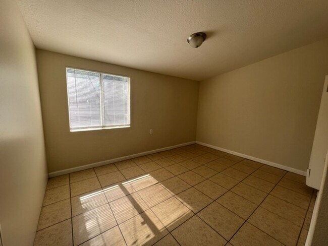 Building Photo - RV T 6951