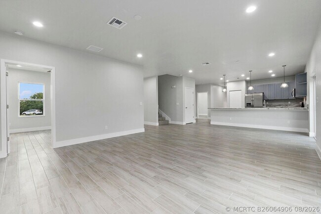 Building Photo - 1351 SW Don Ct