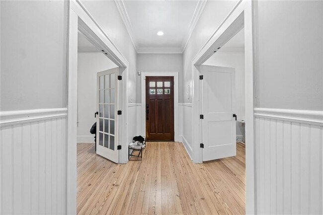 Building Photo - 805 Antone St NW