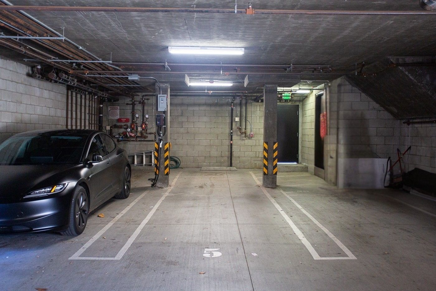 Building Photo - 8639 Whitworth Dr