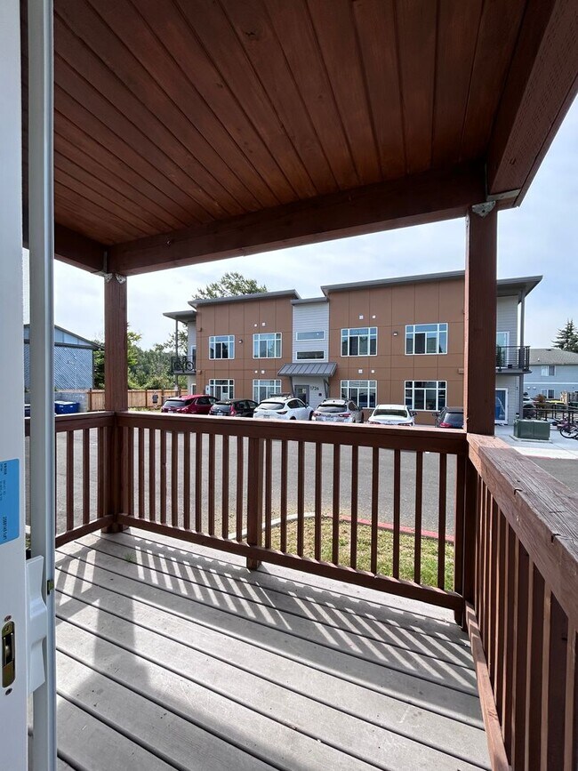 Building Photo - 2 Bed 1 Bath in heart of Bellingham Receive a $250 Amazon gift card upon move in!!
