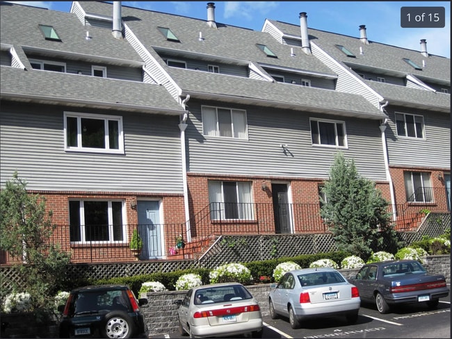 Primary Photo - 61 Grove St