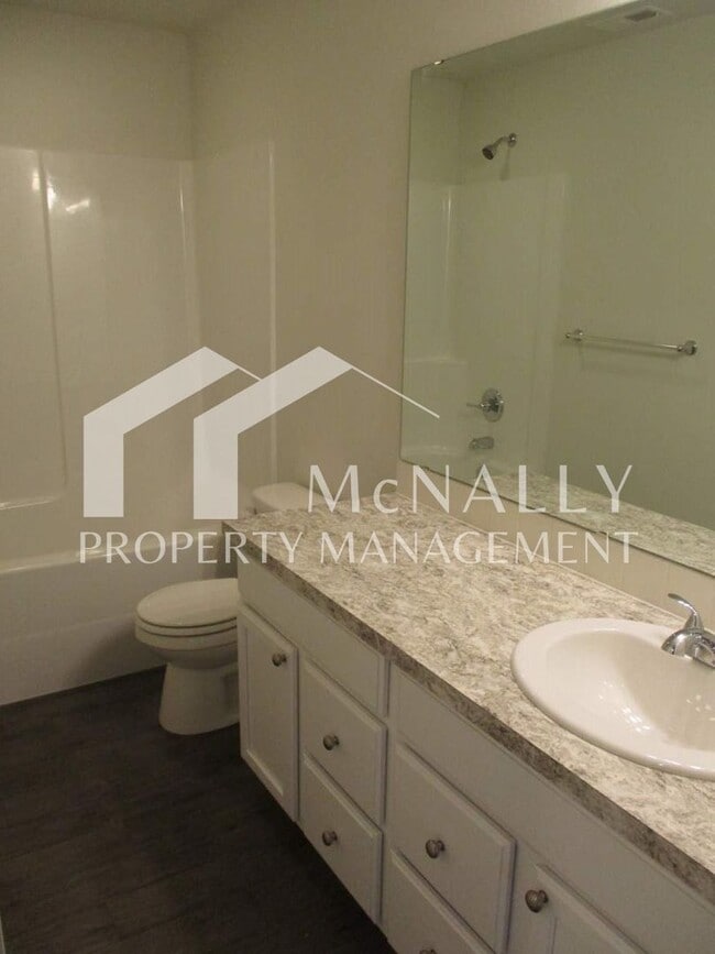 Building Photo - 3 Bedroom, 2.5 Bathroom Andasio Villiage Home in Port Orchard