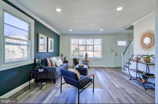 Building Photo - 701 Platinum Ave