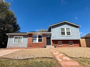 Building Photo - 2886 Monica Dr W