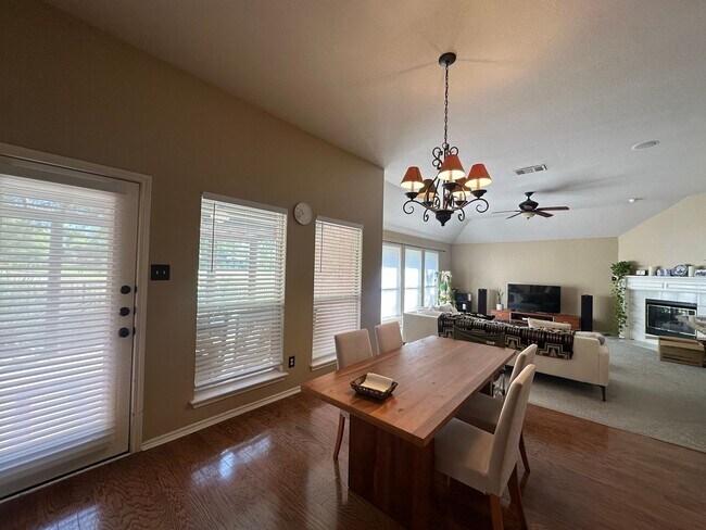 Building Photo - 5204 Lakeland Dr