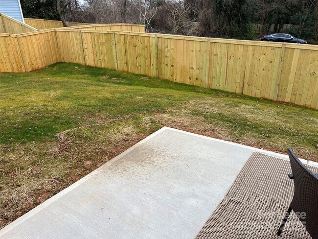 Building Photo - 571 Reid St