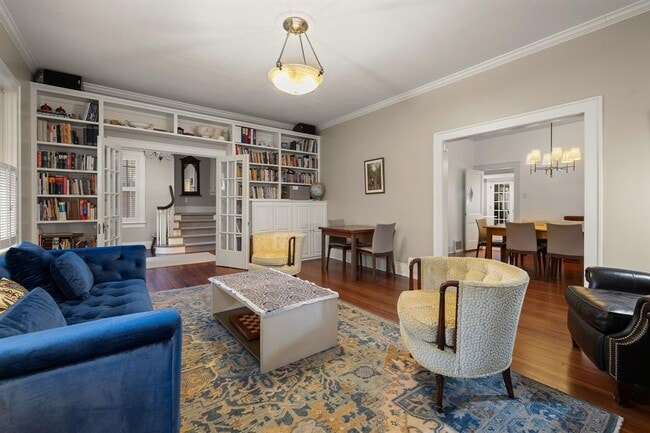 Building Photo - 105 Laurel Ln