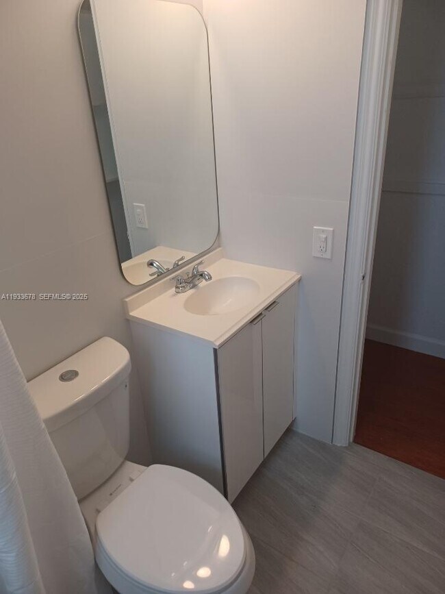 Building Photo - 6950 Byron Ave