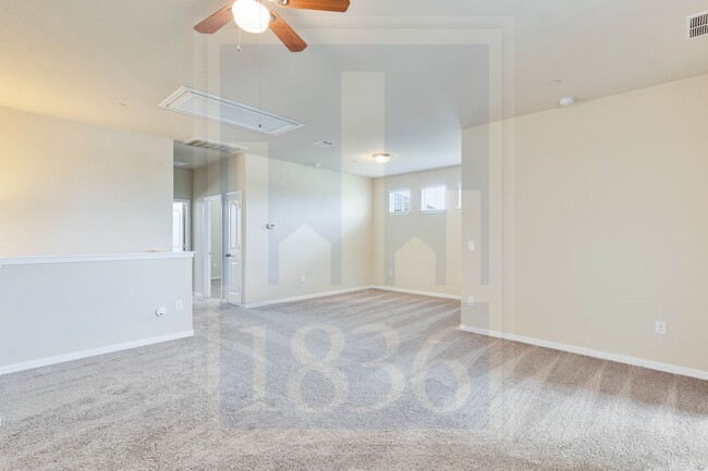 Building Photo - 2880 Donnell Dr