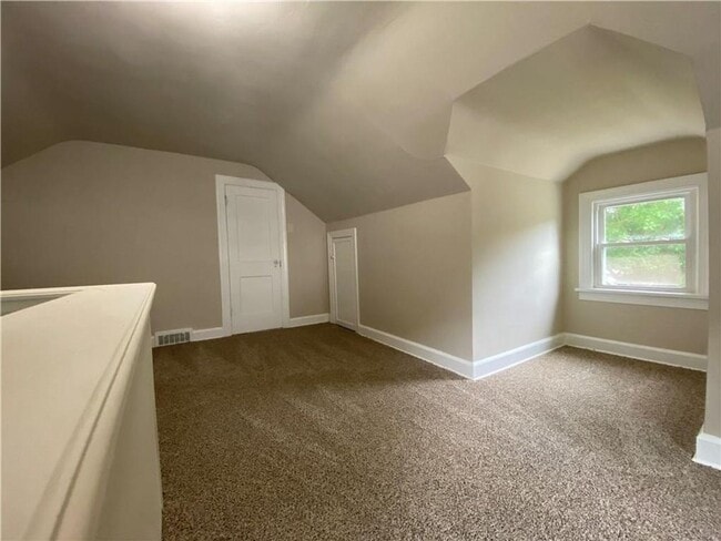 Building Photo - Charming 3 Bedroom 1.5 Bath Home