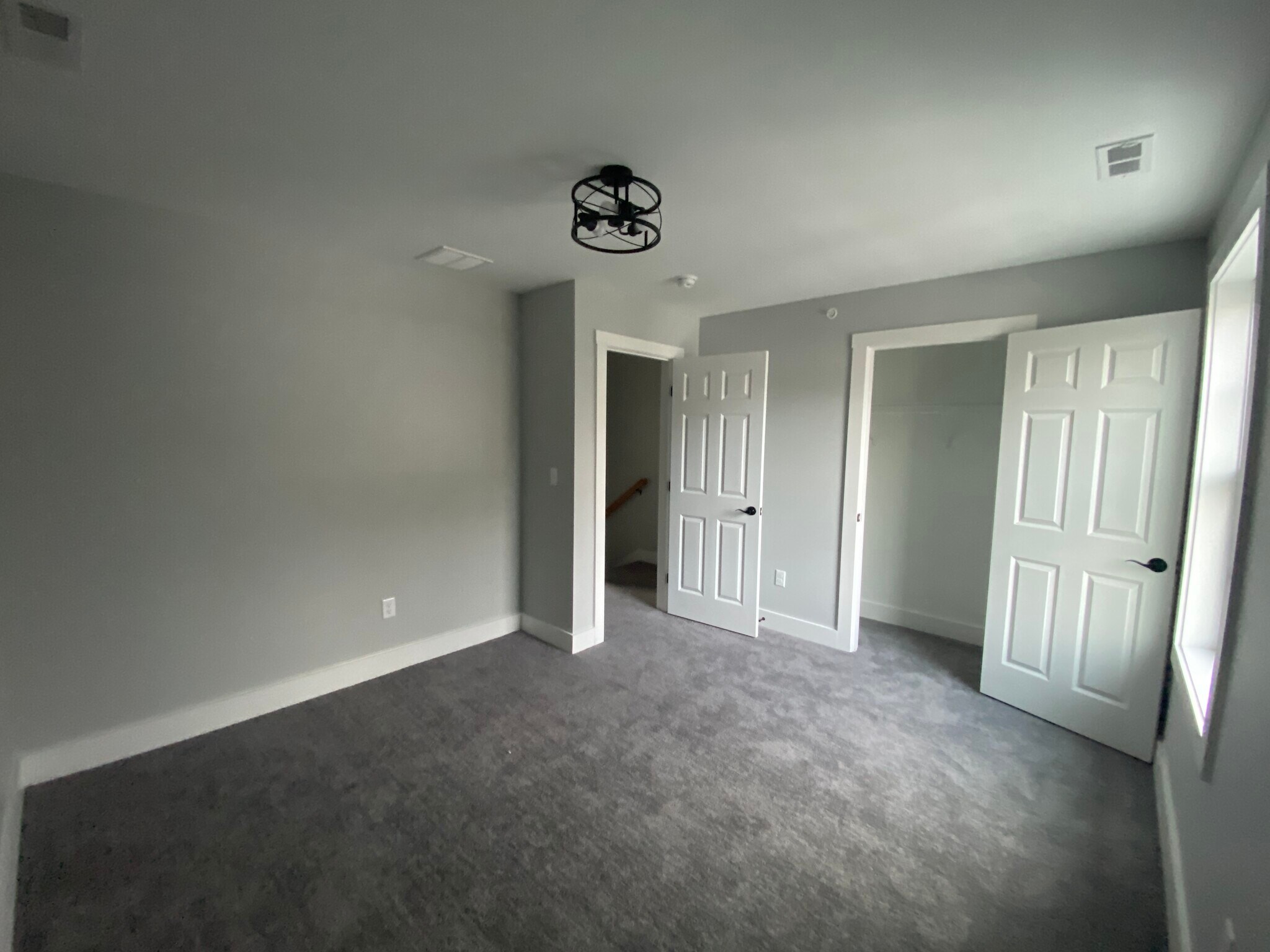 Building Photo - 32 Main St