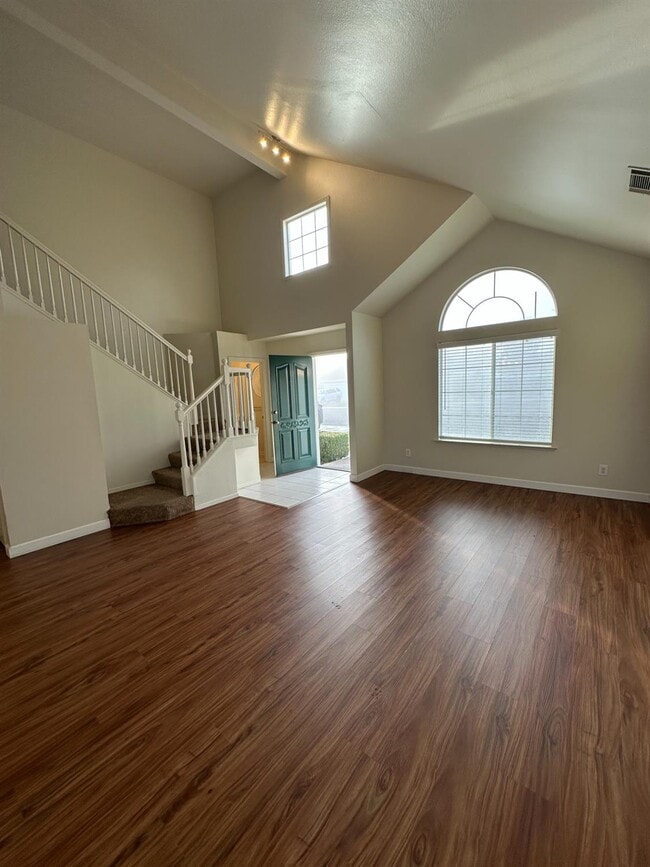 Building Photo - 273 W Cromwell Ave