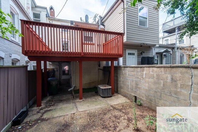 Building Photo - 427 S Durham St