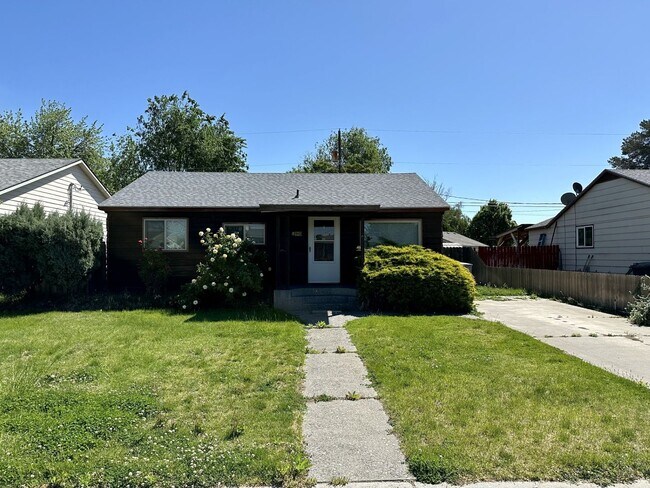 Building Photo - Great Richland location!