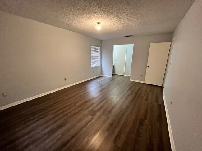Building Photo - 103 Fox Ridge Rd