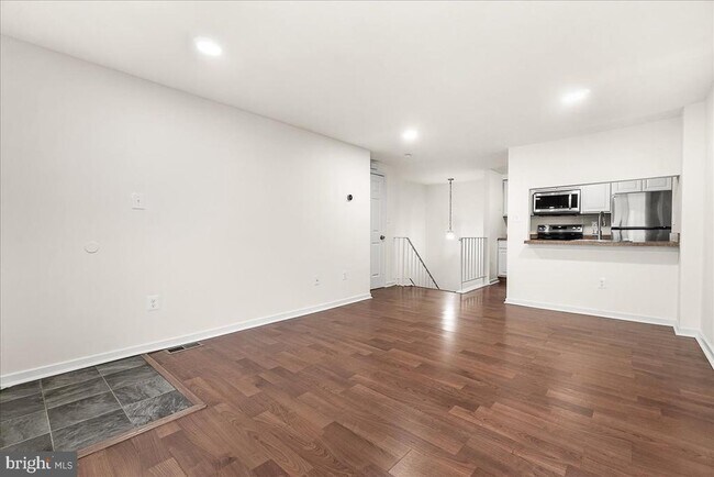Building Photo - 9713 Hellingly Pl