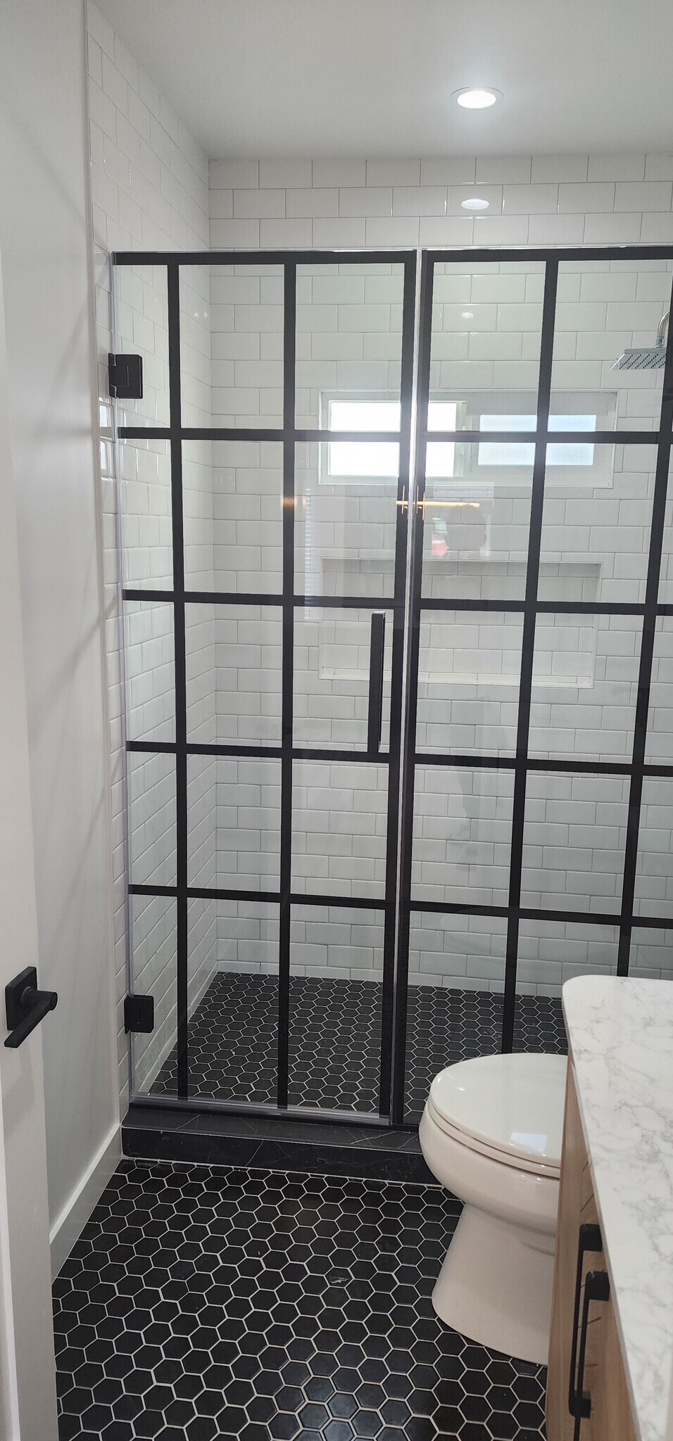 Building Photo - 950 N Kingsley Dr