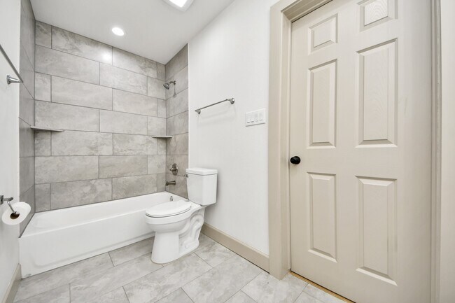 Building Photo - 2919 Rosedale St