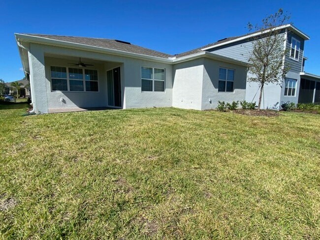 Building Photo - 4/2 Single family home