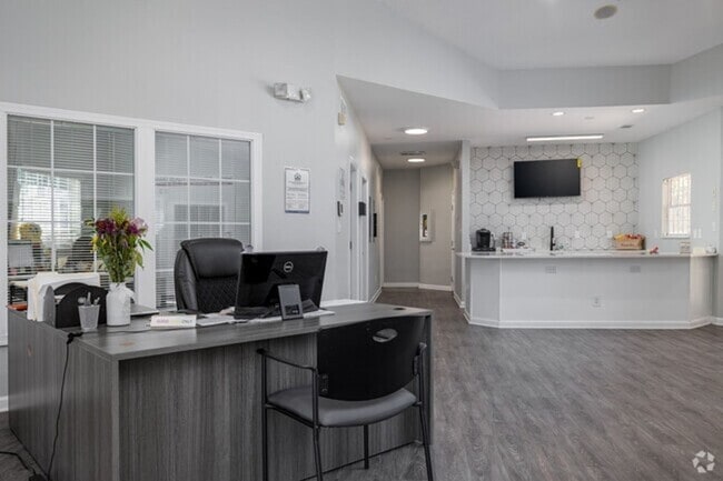 Building Photo - 2 Bedroom Availability