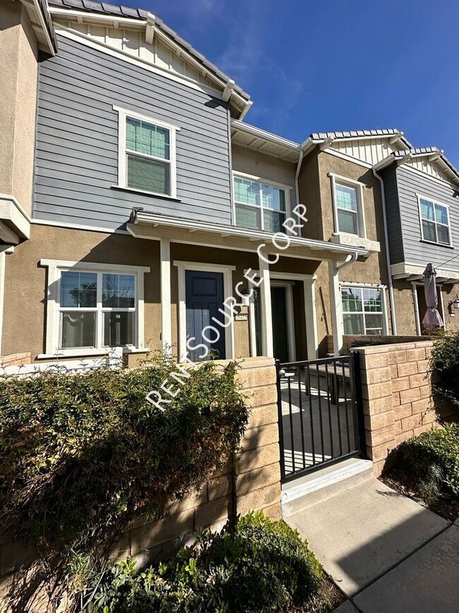 Primary Photo - 2 Bedroom Townhome w/ SOLAR located in San...