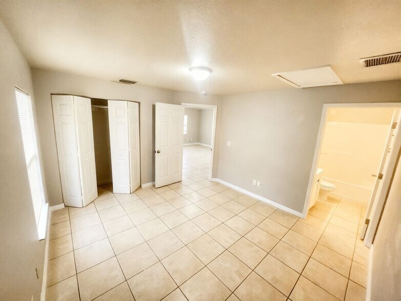 Building Photo - 1120 Harry Ave S