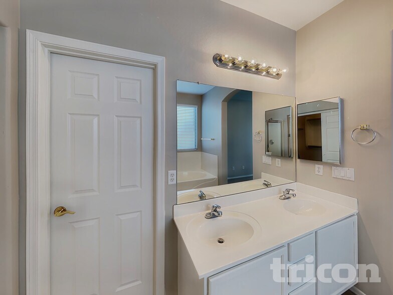 Building Photo - 13218 W Jacobson Dr