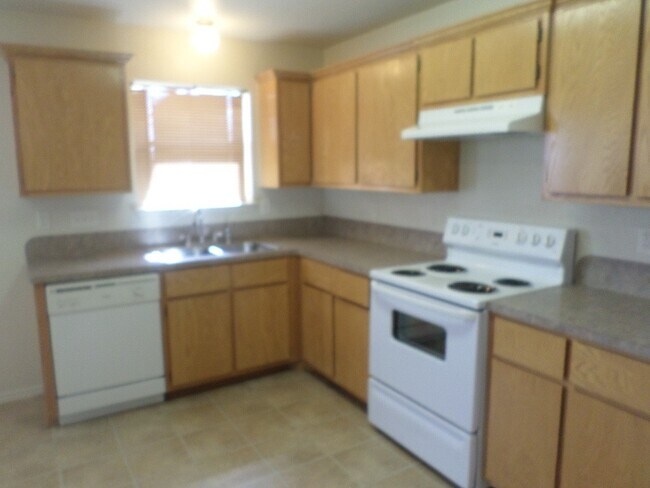 Building Photo - 3804 Joshua Taylor Dr