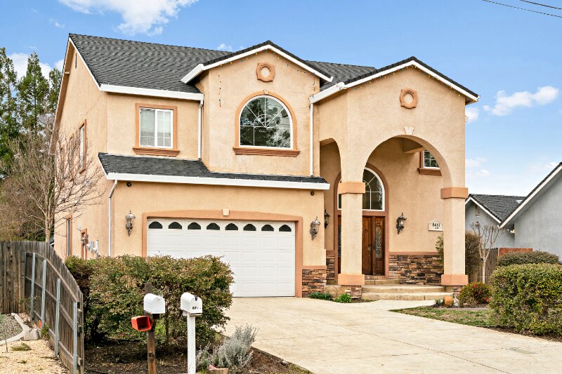 Building Photo - 8661 Elm Ave