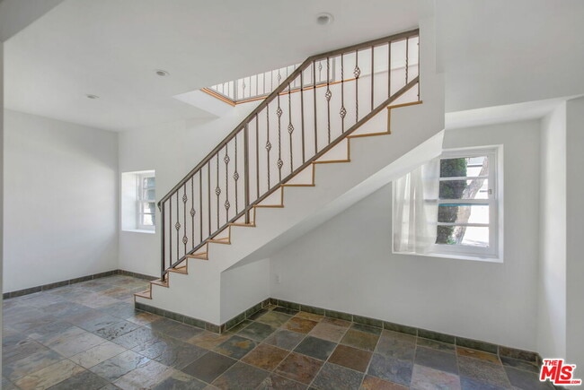Building Photo - 5039 Marburn Ave