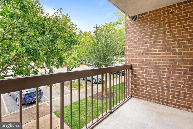 Building Photo - 11401 Commonwealth Dr