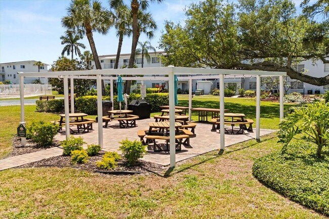 Building Photo - 2425 Flamingo Blvd