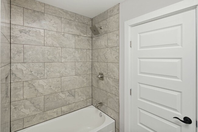 Building Photo - Modern Brewerytown Home