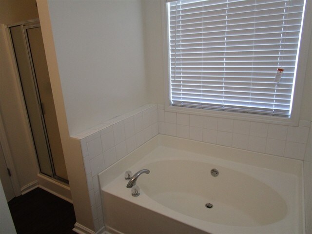 Building Photo - 2433 Green Hollow Ct