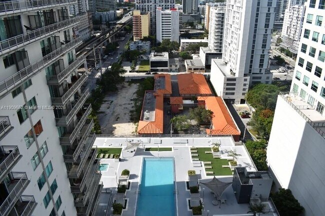 Building Photo - 690 SW 1st Ct