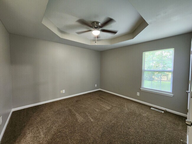 Building Photo - $1400 3 bed 2 bath Oak Grove Home