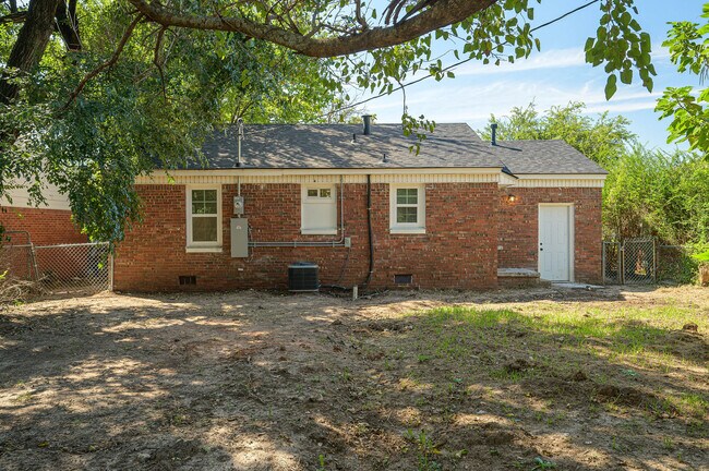 Building Photo - 1125 SW 47th St