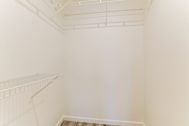 Building Photo - 1243 E Commerce Ave