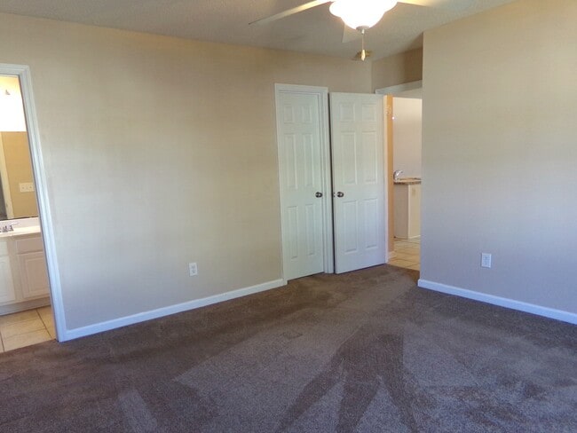 Building Photo - 423 Nordhoff St