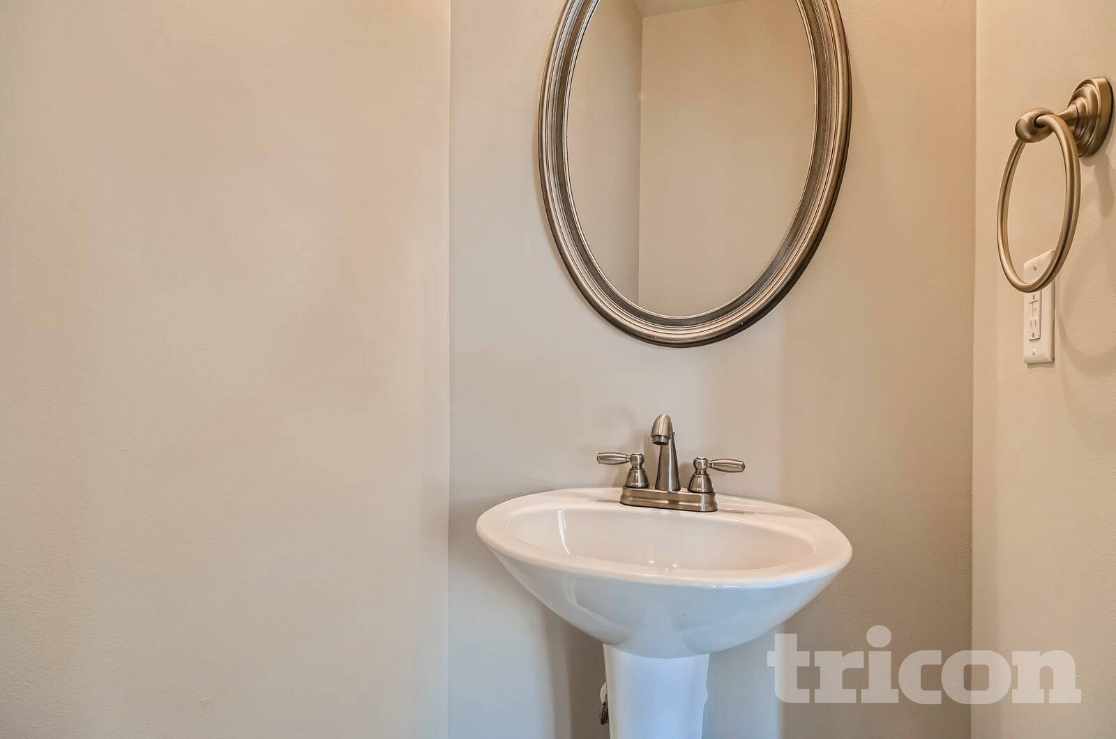 Building Photo - 451 Fredrick Dr