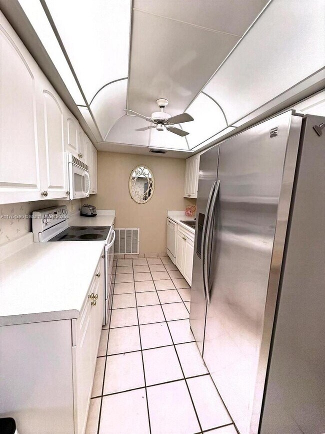 Building Photo - 3655 Boca Ciega Dr